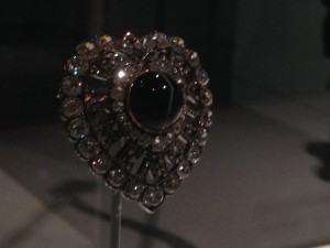 Mourning brooch of diamonds & jet